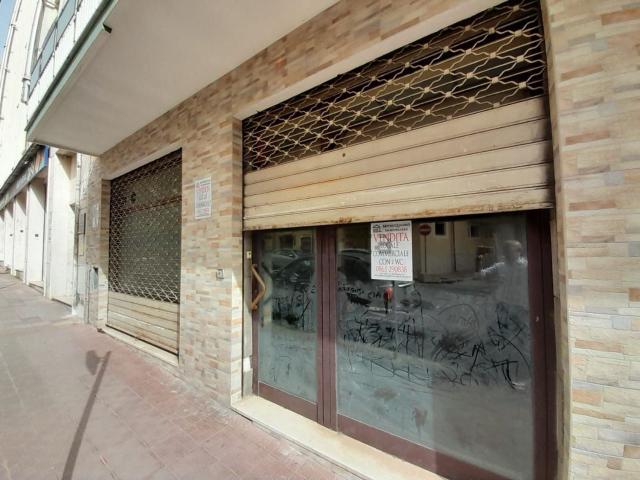 Locale in vendita di 89 m² in Via John Fitzgerald Kennedy, 84