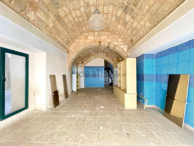 Locale in vendita di 89 m² in Via Roma, 2