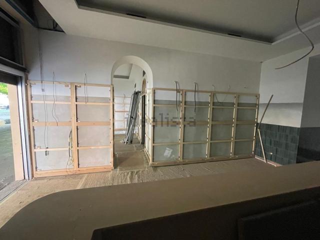 Locale in vendita di 93 m² in Piazza V Alpini