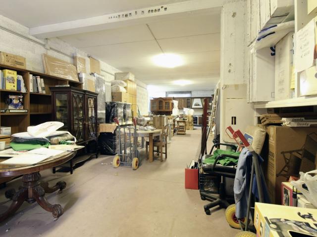 Locale in vendita di 93 m² in Via U. Foscolo
