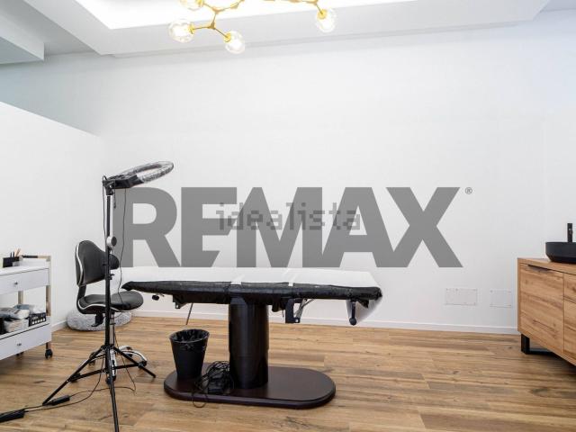 Locale in vendita di 93 m² in Via Volturno, 18
