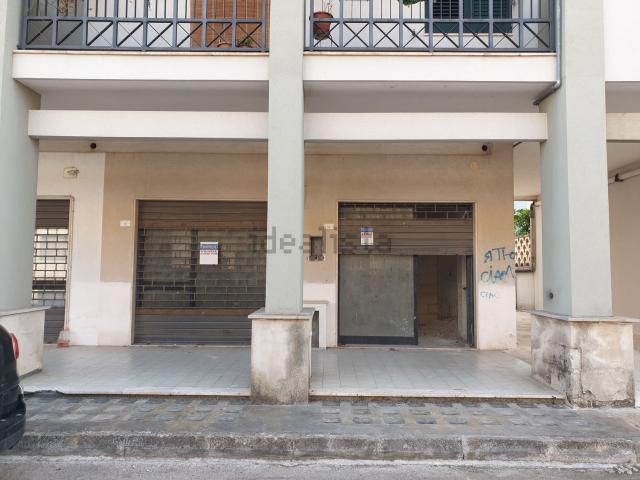 Locale in vendita di 93 m² in Via Carlo Candido, 26