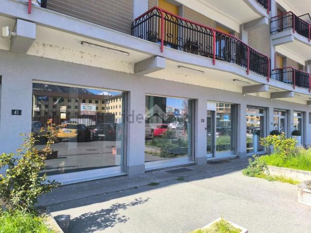 Locale in vendita di 93 m² in Via Clavalité, 43