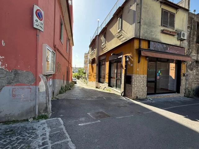 Locale in vendita di 93 m² in Via Croce Malloni