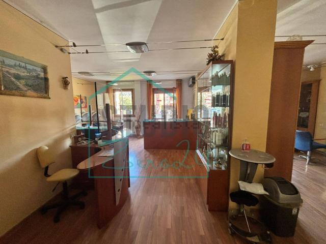 Locale in vendita di 93 m² in Via Luigi Catanelli, 6
