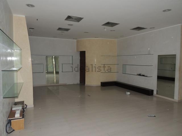 Locale in vendita di 93 m² in Via Mario Rigamonti, 100