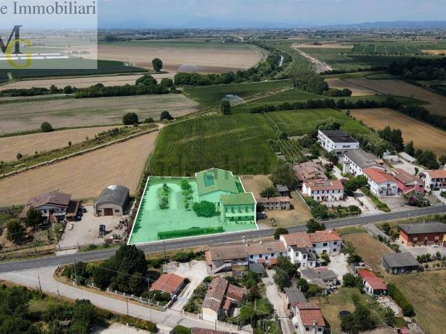 Locale in vendita di 900 m² in Via Luppia Alberi