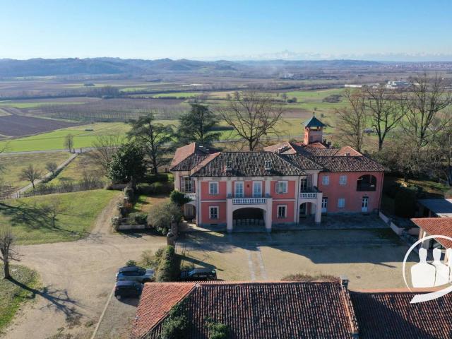 Locale in vendita di 900 m²
