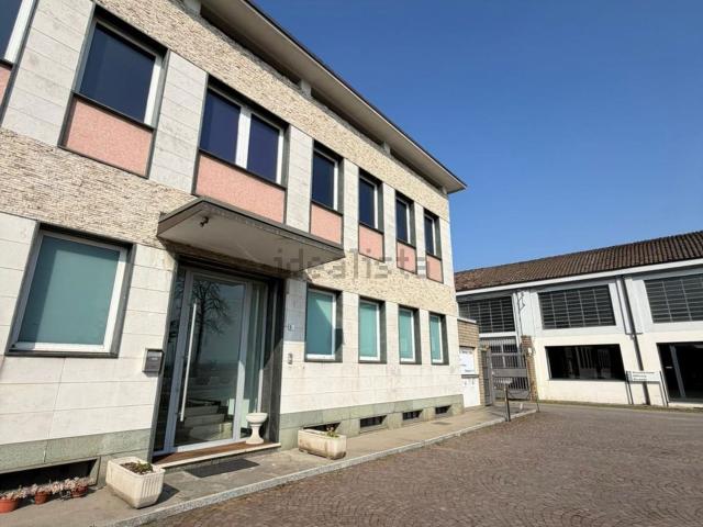 Locale in vendita di 900 m²