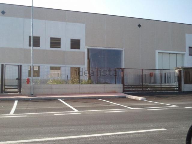 Locale in vendita di 900 m²