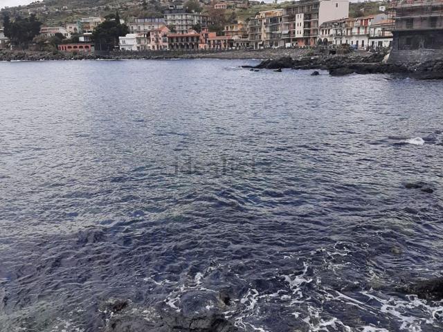 Locale in vendita di 900 m² in Via Capomulini