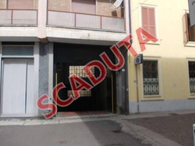Locale in vendita di 900 m² in Via Cremona