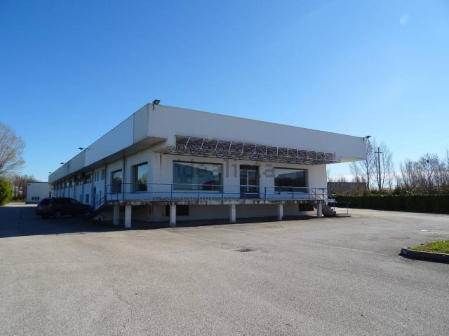 Locale in vendita di 900 m² in Via Alessandro Volta
