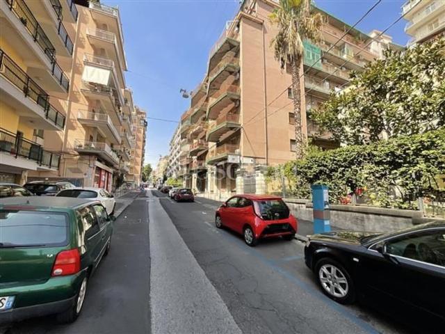 Locale in vendita di 900 m² in Via Ardizzone Gioeni