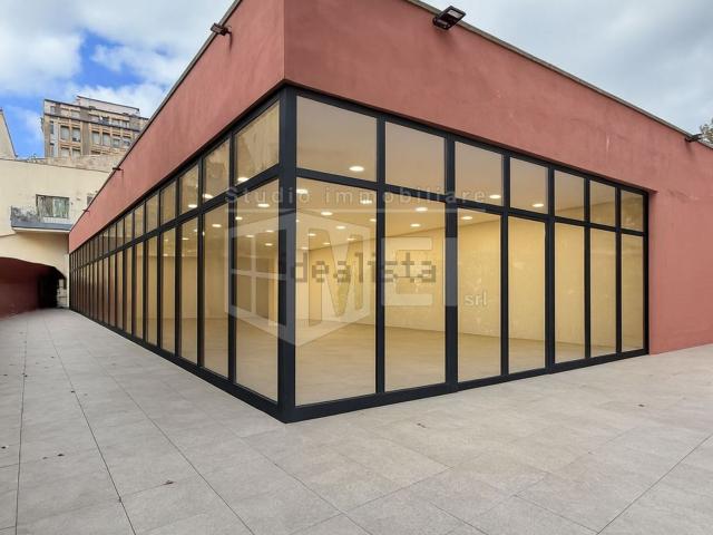Locale in vendita di 900 m² in Via Roma, 64