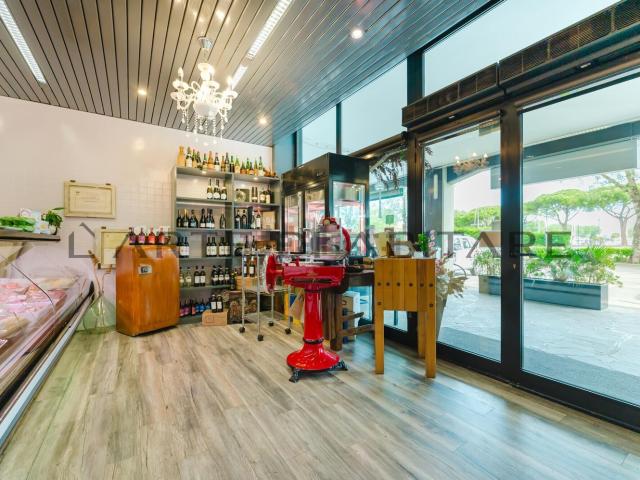 Locale in vendita di 90 m² in Corso Pisa, 29