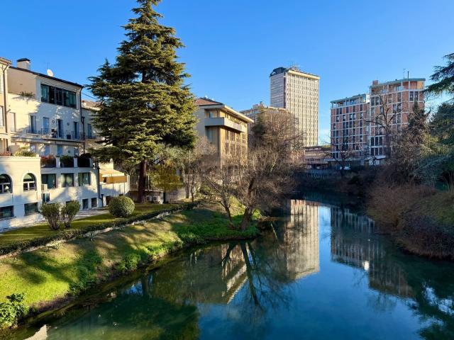 Locale in vendita di 90 m² in Largo Europa