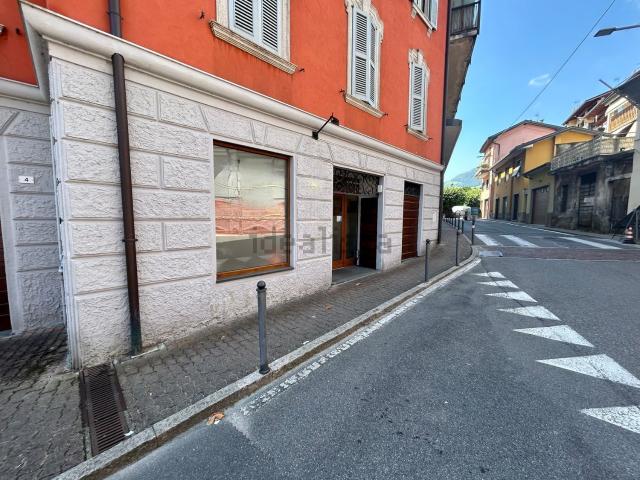 Locale in vendita di 90 m² in Largo G. Garibaldi, 4