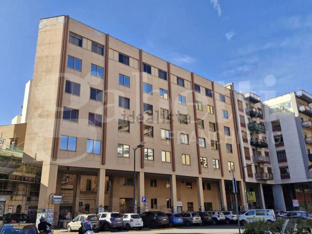 Locale in vendita di 90 m² in Piazza Don Luigi Sturzo