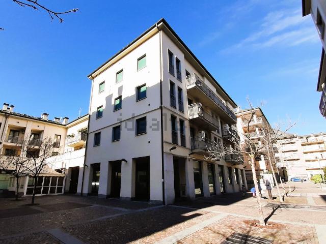 Locale in vendita di 90 m² in Piazzale bertacchi, 51