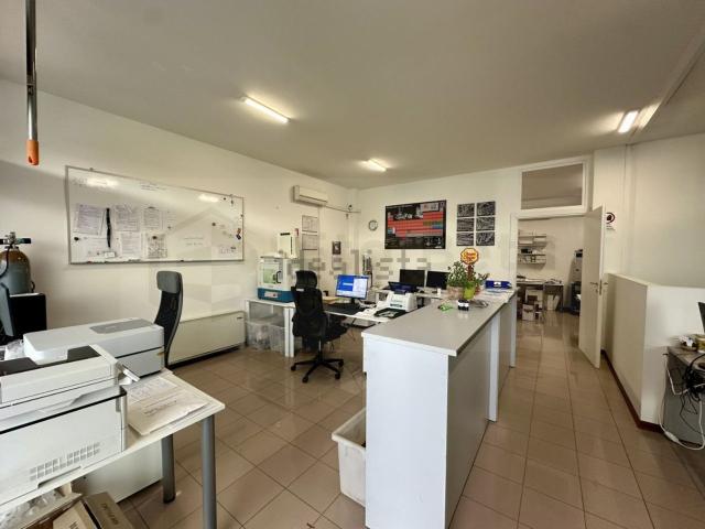 Locale in vendita di 88 m² in Vicolo Vittorio Bachelet