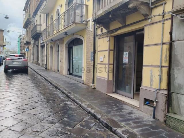 Locale in vendita di 90 m² in Via Terravecchia Inferiore