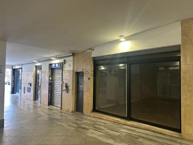 Locale in vendita di 90 m² in Via Tor de&apos  Schiavi, 295