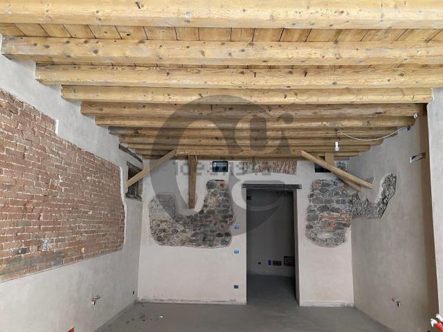 Locale in vendita di 90 m² in Via Trento, 84