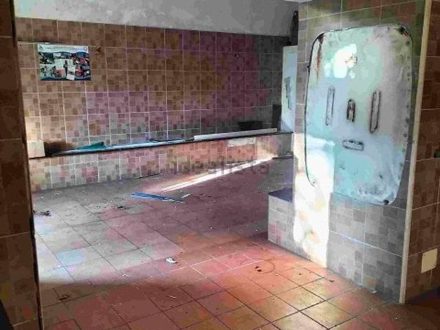 Locale in vendita di 90 m² in Via Trieste