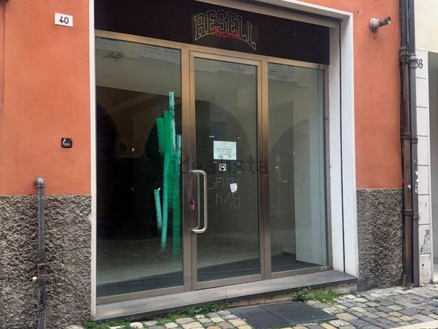 Locale in vendita di 90 m² in Via Zeffirino Re