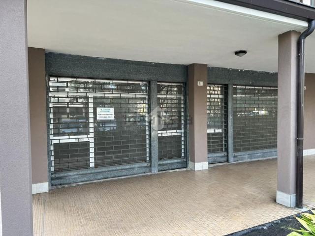 Locale in vendita di 90 m² in Via A. Palladio, 7