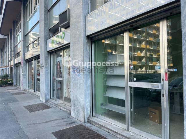 Locale in vendita di 90 m² in Via Adeodato Ressi, 21