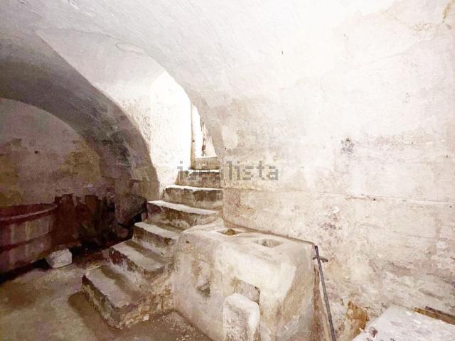 Locale in vendita di 90 m² in Via Adua, 6