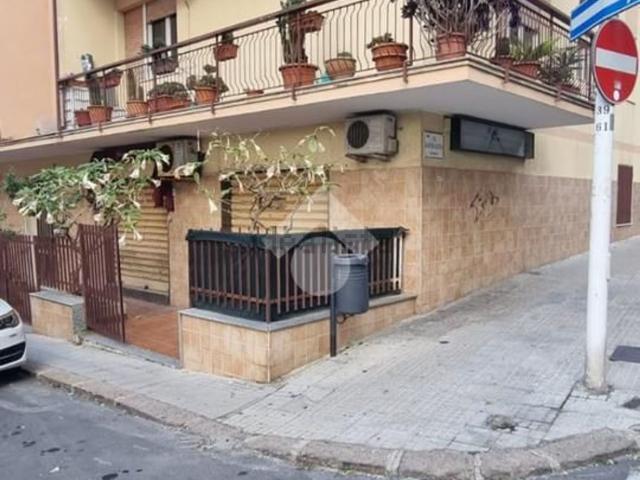 Locale in vendita di 90 m² in Via Antonio Taramelli, 22