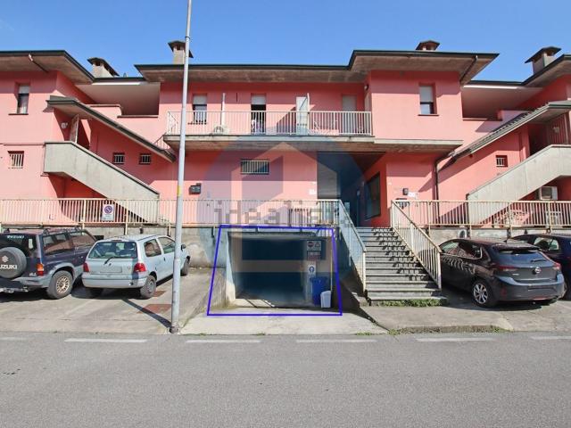 Locale in vendita di 90 m² in Via Aria Libera