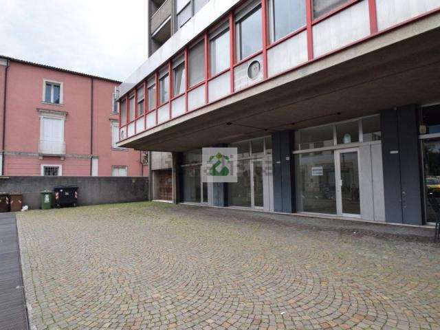 Locale in vendita di 90 m² in Via Battaglione Val Leogra, 103