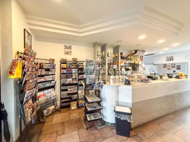 Locale in vendita di 90 m² in Via C. Battisti, 30