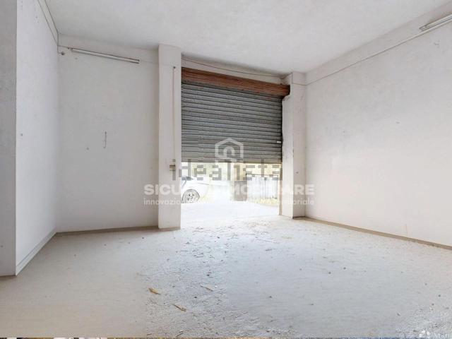 Locale in vendita di 90 m² in Via Cannamelata