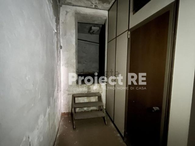 Locale in vendita di 90 m² in Via Cattolica dei Greci