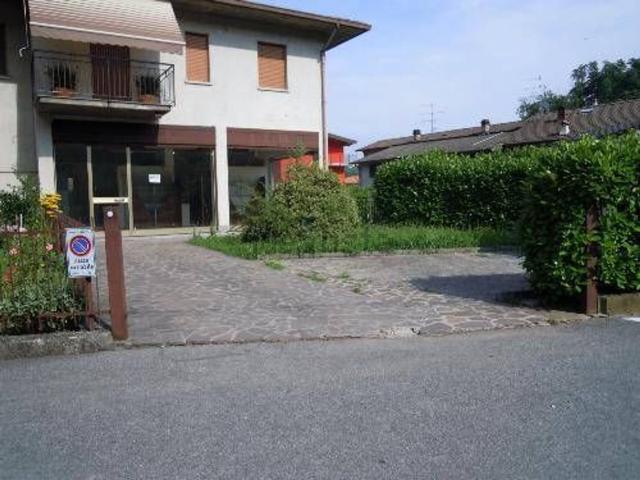 Locale in vendita di 90 m² in Via Celatica, 26