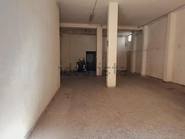 Locale in vendita di 90 m² in Via Cota, 14