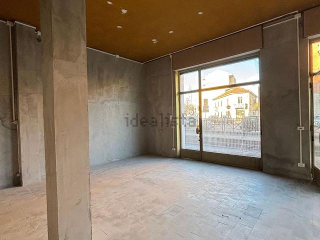Locale in vendita di 90 m² in Via Cuneo, 8