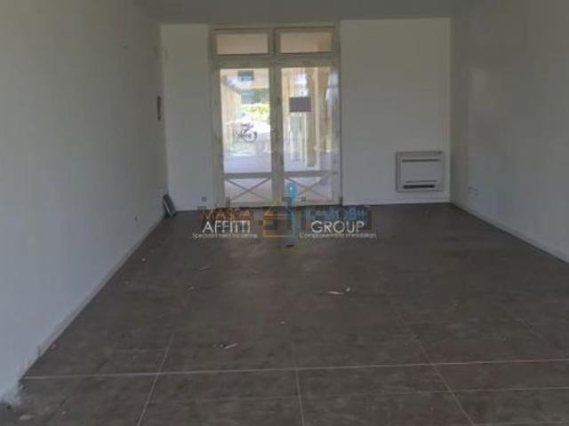 Locale in vendita di 90 m² in Via Dante Alighieri, 30