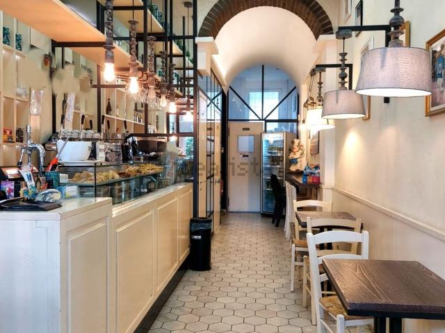 Locale in vendita di 90 m² in Via dei Carpazi, 18