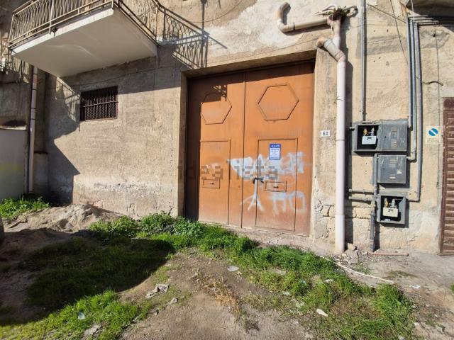 Locale in vendita di 90 m² in Via dei Mulini