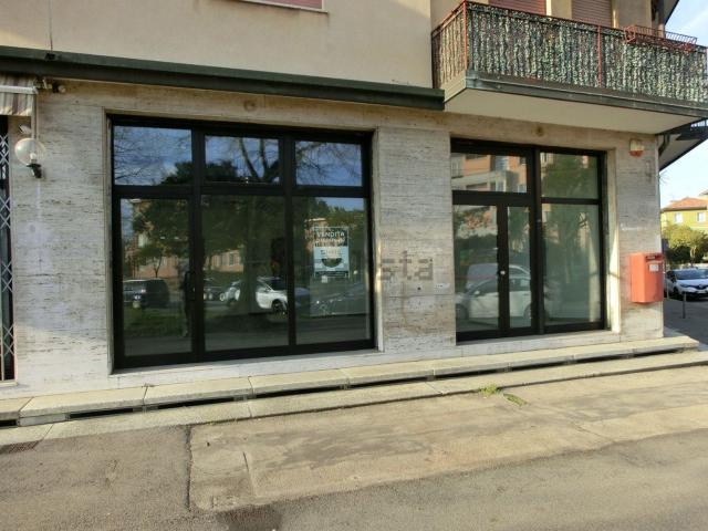Locale in vendita di 90 m² in Via del Lavoratore, 48