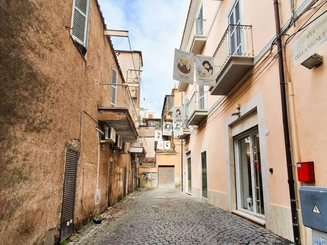 Locale in vendita di 90 m² in Via della Vignetta