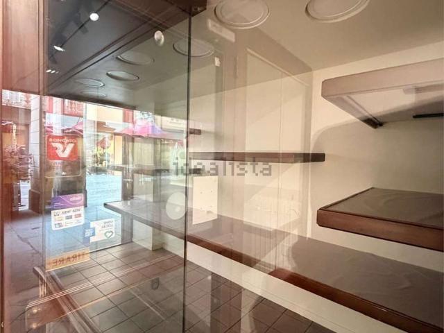 Locale in vendita di 90 m² in Via Emilia