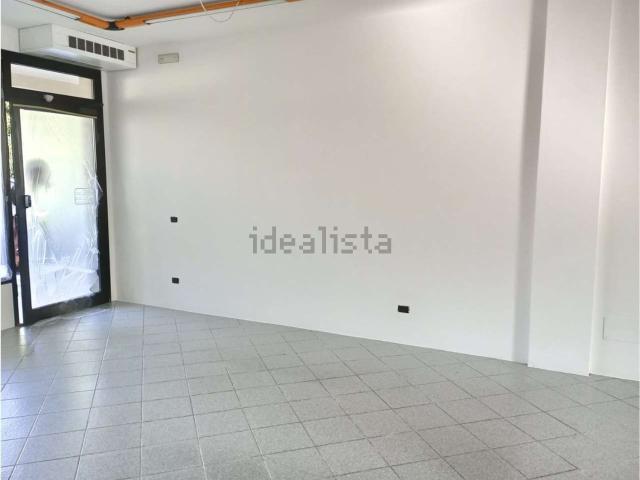 Locale in vendita di 90 m² in Via Europa Unita, 7
