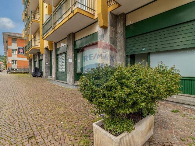 Locale in vendita di 90 m² in Via Fratelli Cairoli, 4